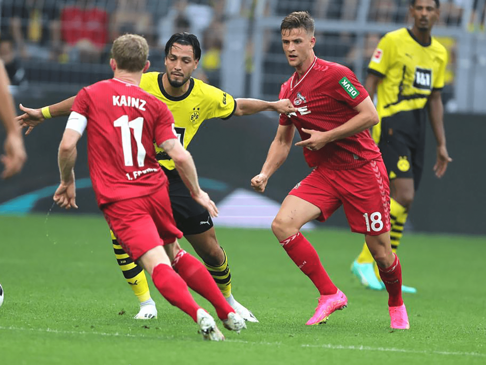 Köln verliert unglücklich in Dortmund
